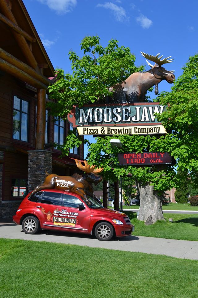 Work and Travel USA - Moosejaw pizza